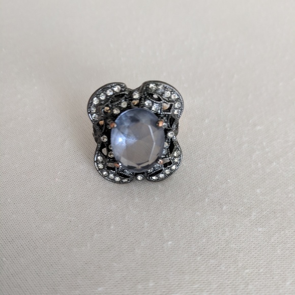 Purple rectangular stone statement ring - Picture 4 of 4